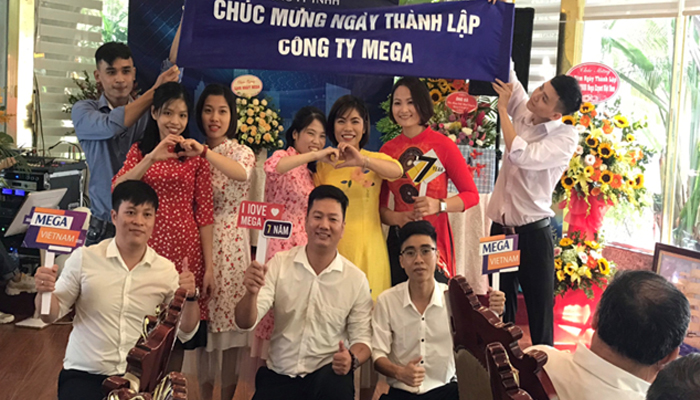 The modern dance performance of the company’s staff.