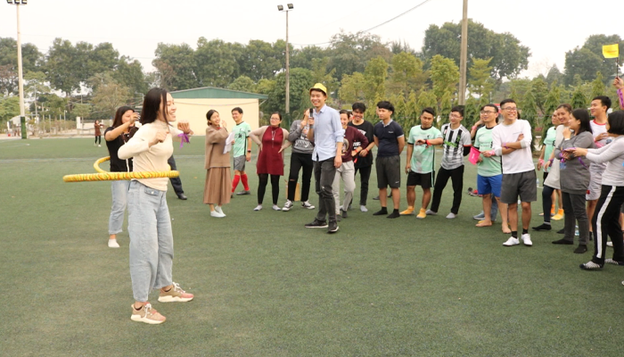 Phần thi lắc vòng hội thao